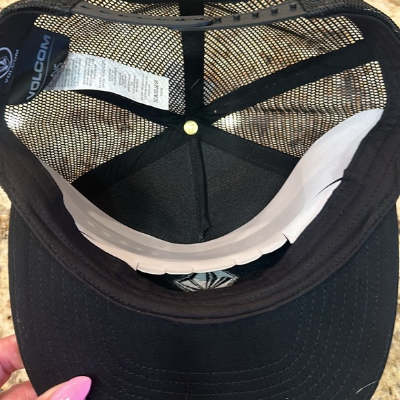 VOLCOM Trucker Hat O/S - Picture 3 of 3